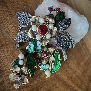 AVON Vtg Brooch & Earrings Set